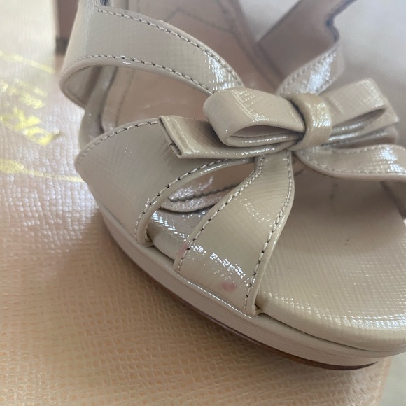AUTHENTIC PRADA Sandal in Saffiano Leather, Color Seta, Size 37.5 / Size 7 - Picture 4 of 12